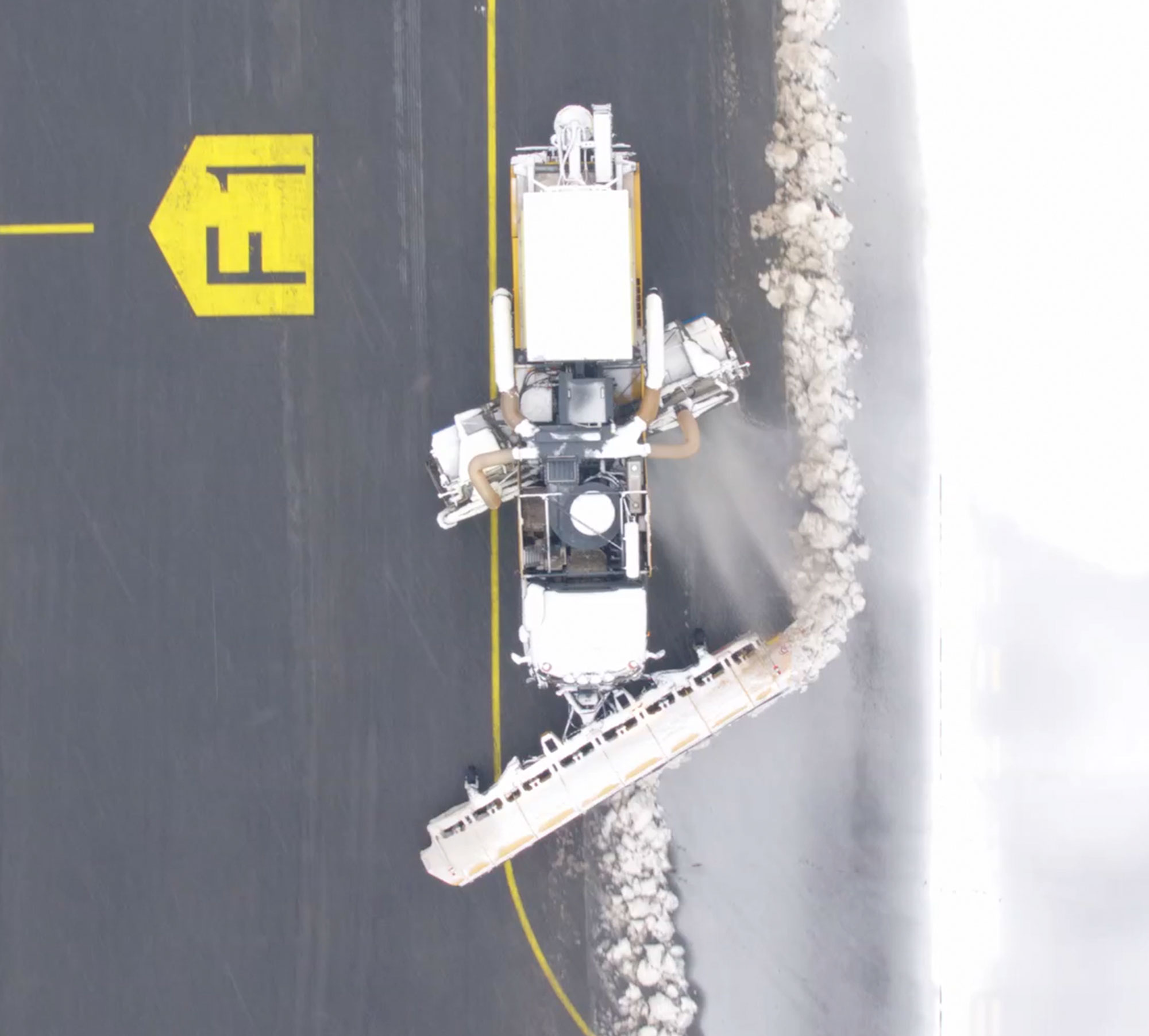 Boschung Jetbroom 10000A, Équipement des pistes d'aéroport