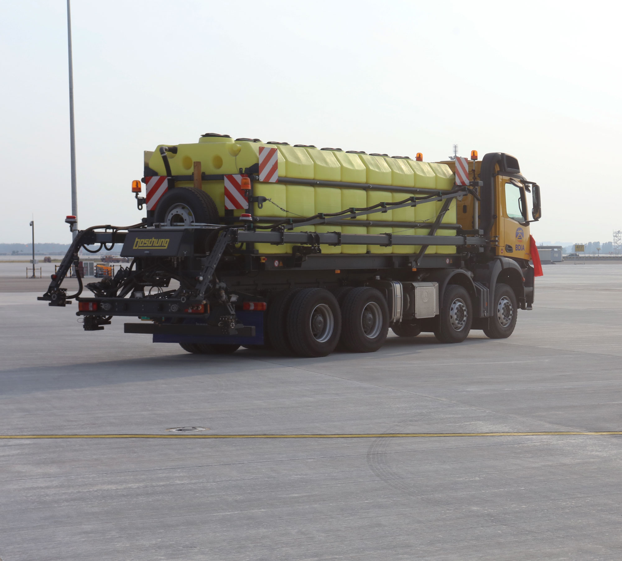 Boschung SDA, piste d'aéroport, épandeur de dégivreur