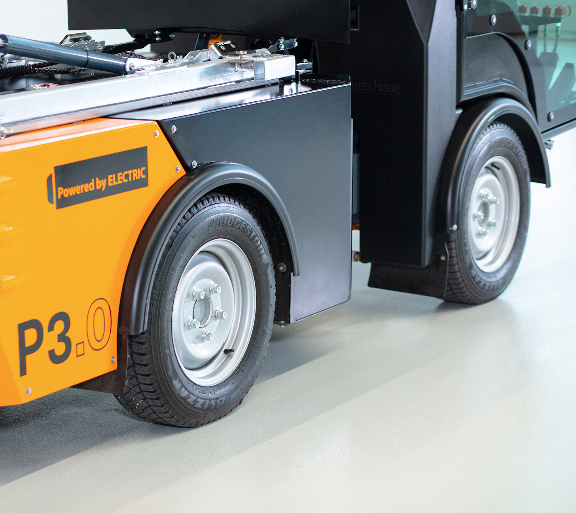 Pony P3.0, Porte-outils universel entièrement électrique, Quadruple moteur