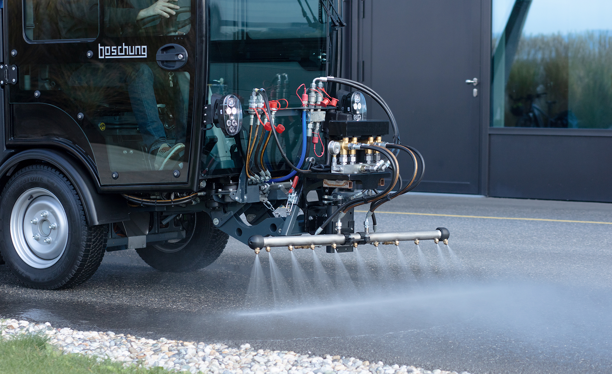 Boschung Pony P3.0, Porte-outils universel entièrement électrique,  Laveuse haute pression