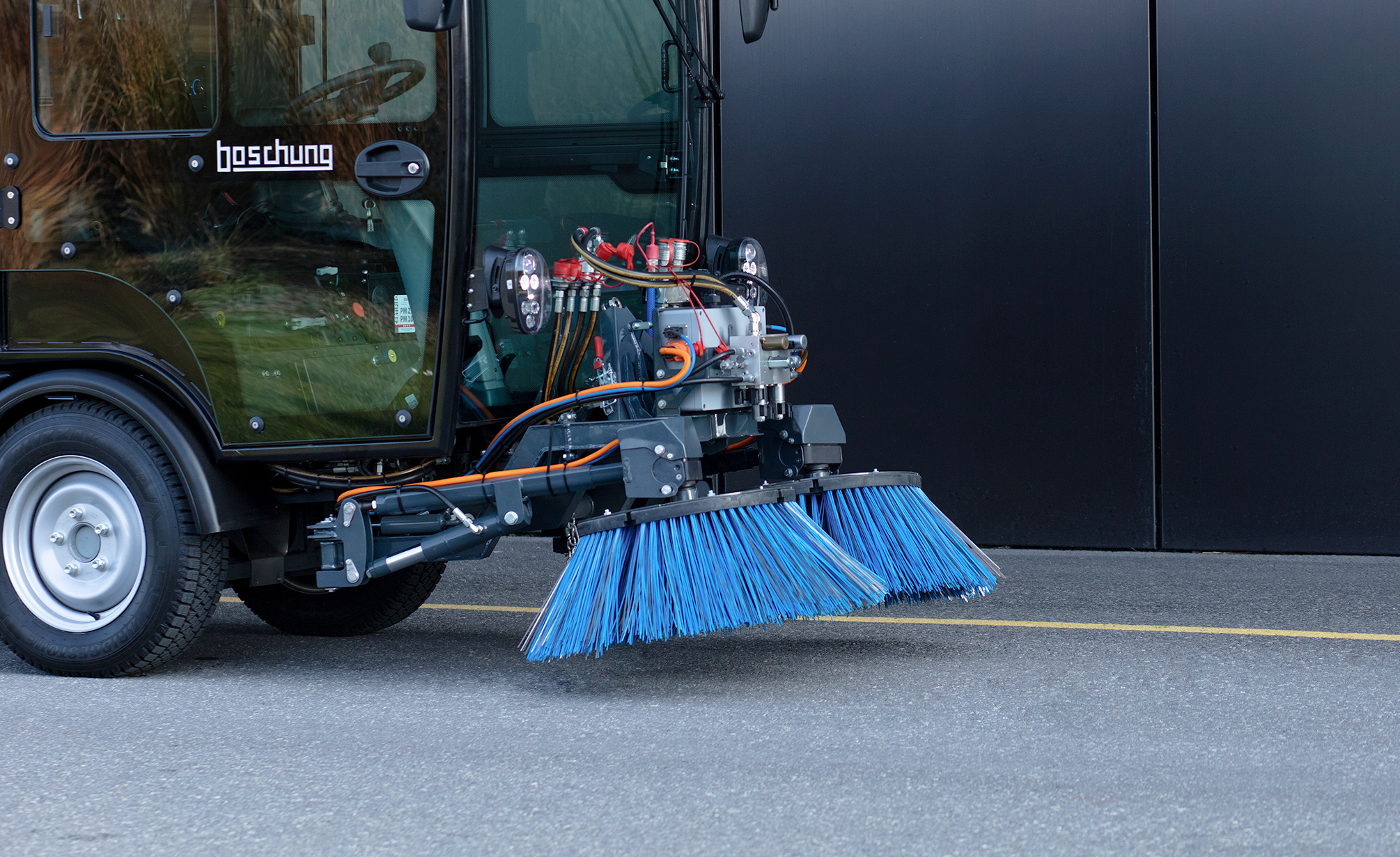 Pony P3.0, Porte-outils universel entièrement électrique, Balayeuse portée