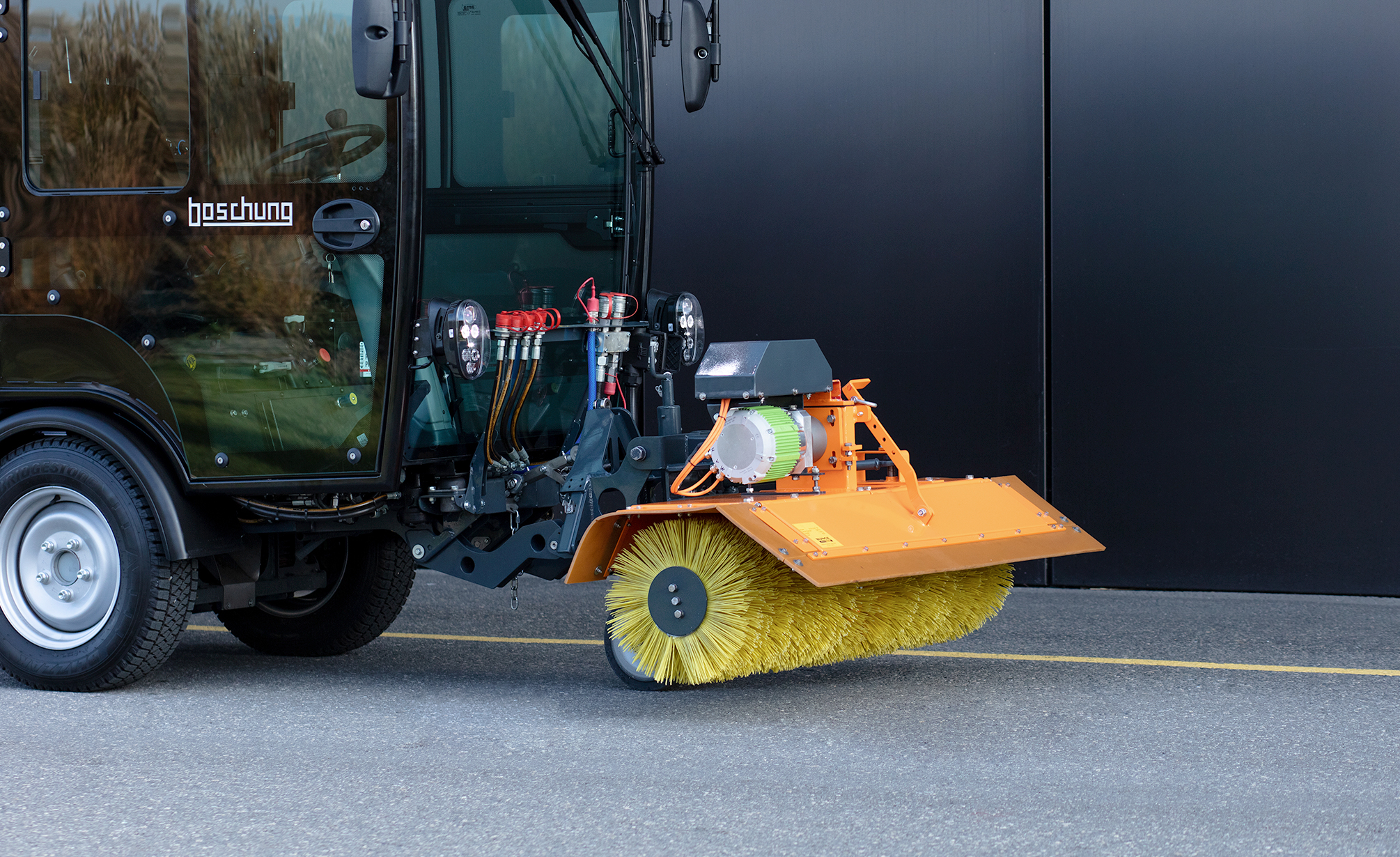 Pony P3.0, Porte-outils universel entièrement électrique, Balai frontal