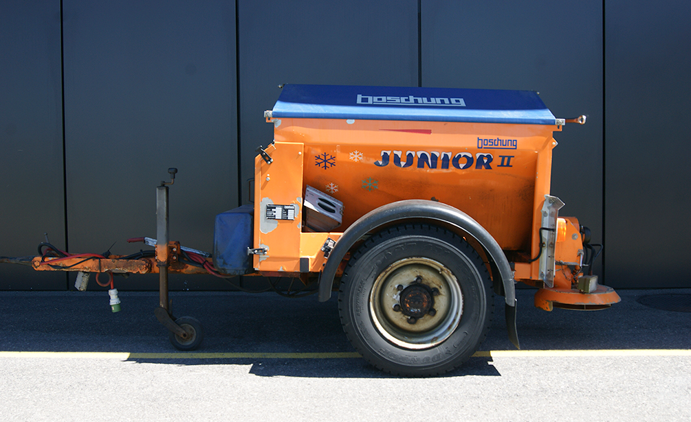 Épandeuse remorque Junior II Boschung d'occasion