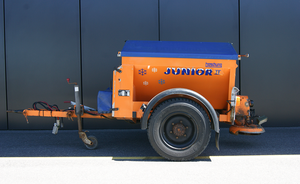 Épandeuse remorque Junior II Boschung d'occasion