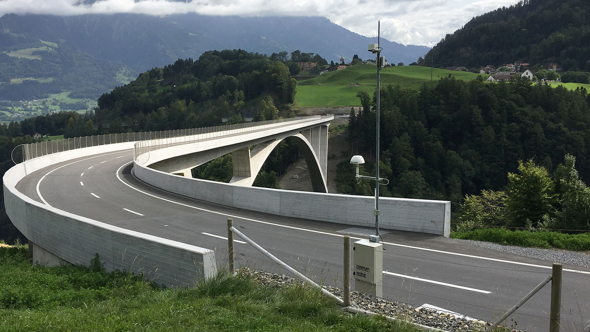 Летнее время и системы раннего предупреждения о гололеде? Действительно, странное сочетание, но с конкретным применением!