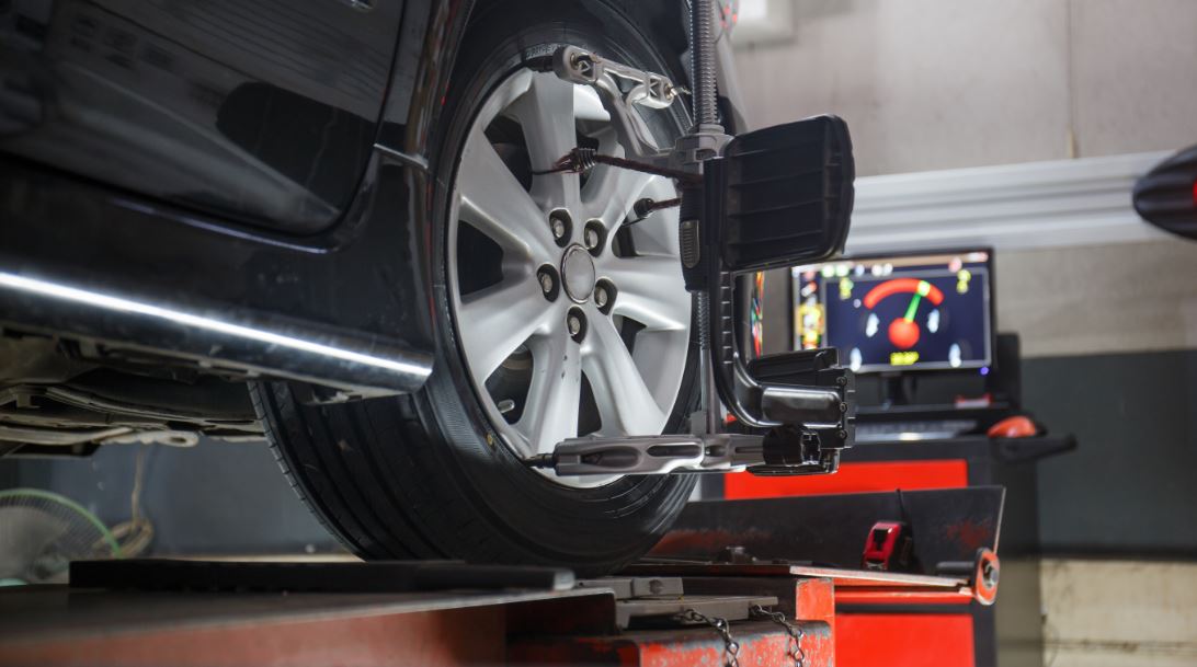 5 sinais claros de que o carro precisa de alinhamento