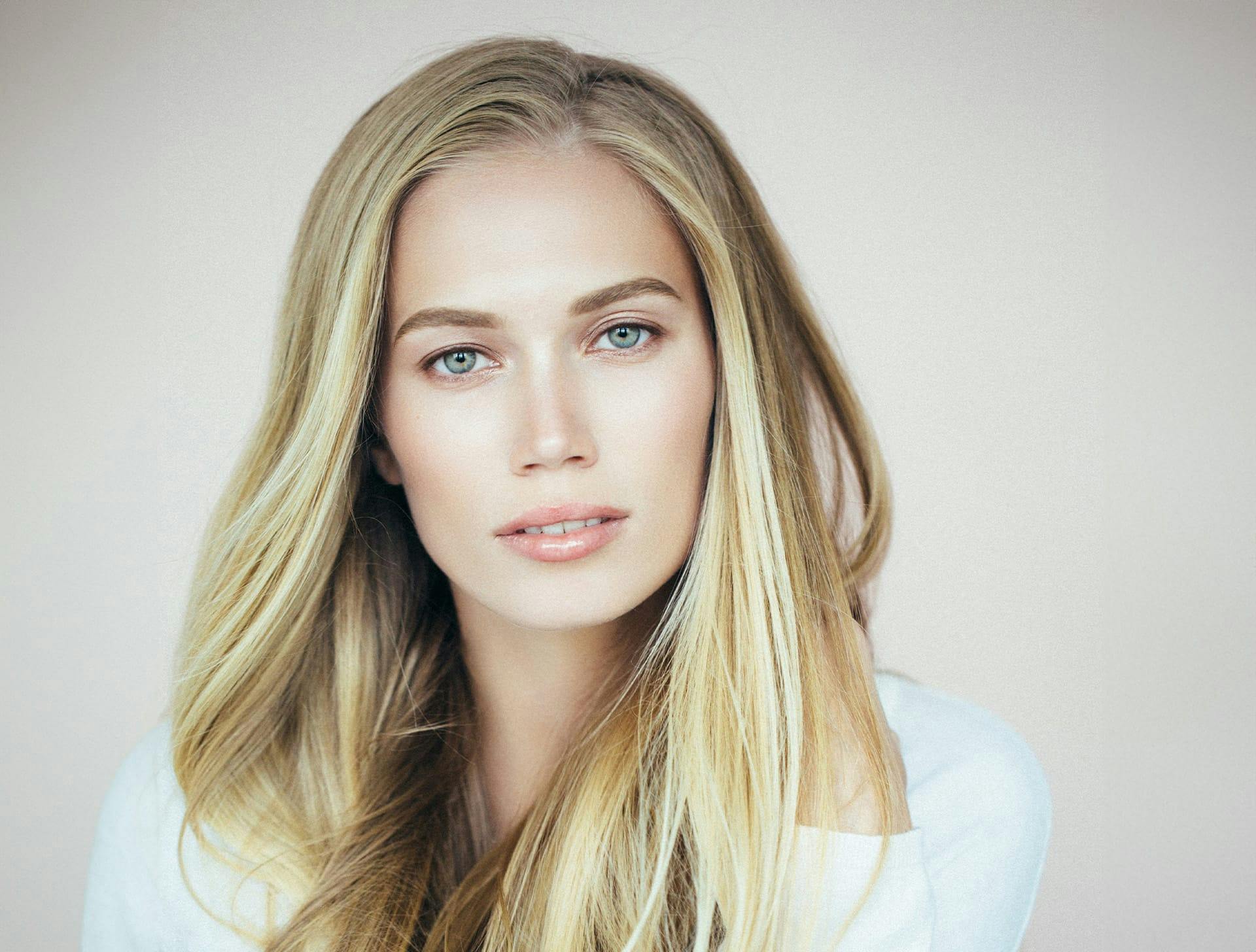 woman with blonde straight hair looking forward