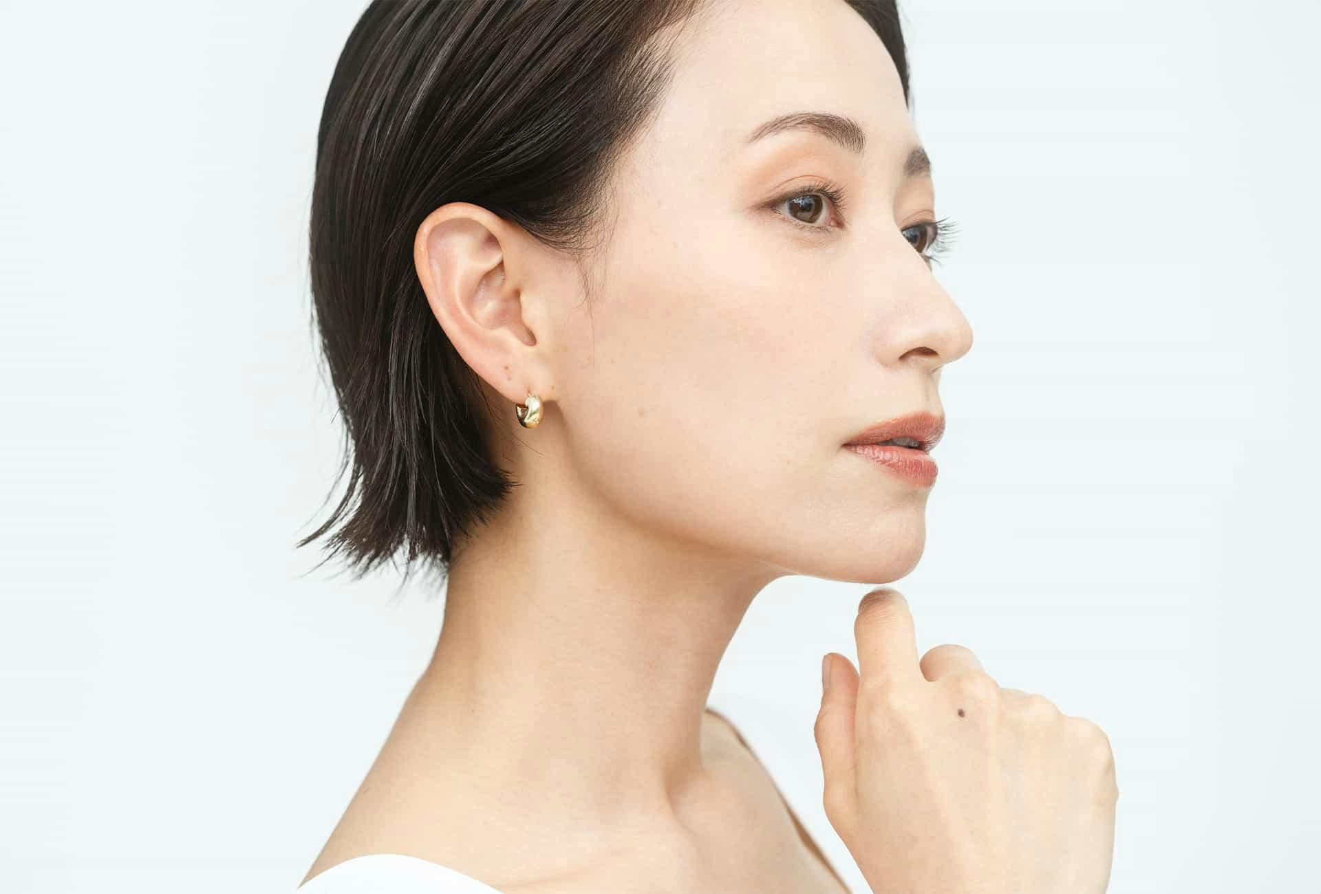 Woman touching chin