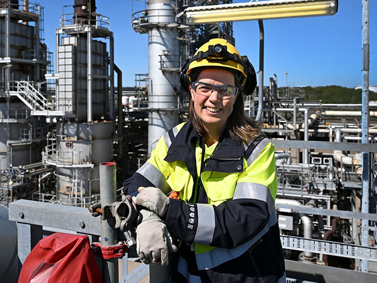 Eva-Lind. ingenjör på raffinaderiet i Göteborg.