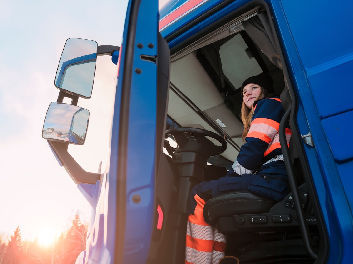 Kvinna i lastbil