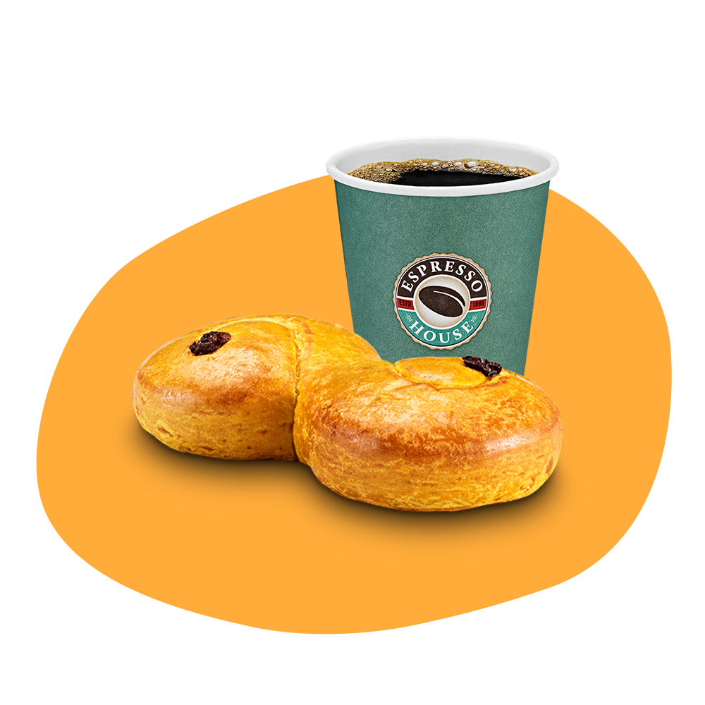 Lussebulle och en liten kopp bryggkaffe