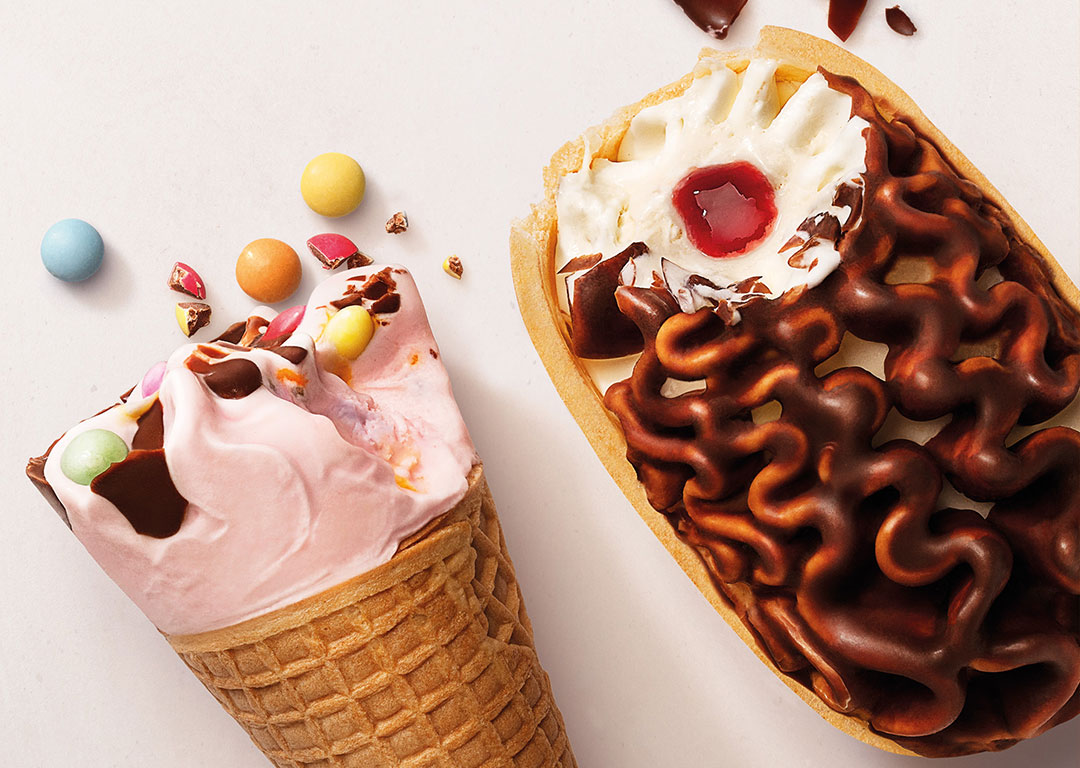 En bild en glasstrut och en glassbåt