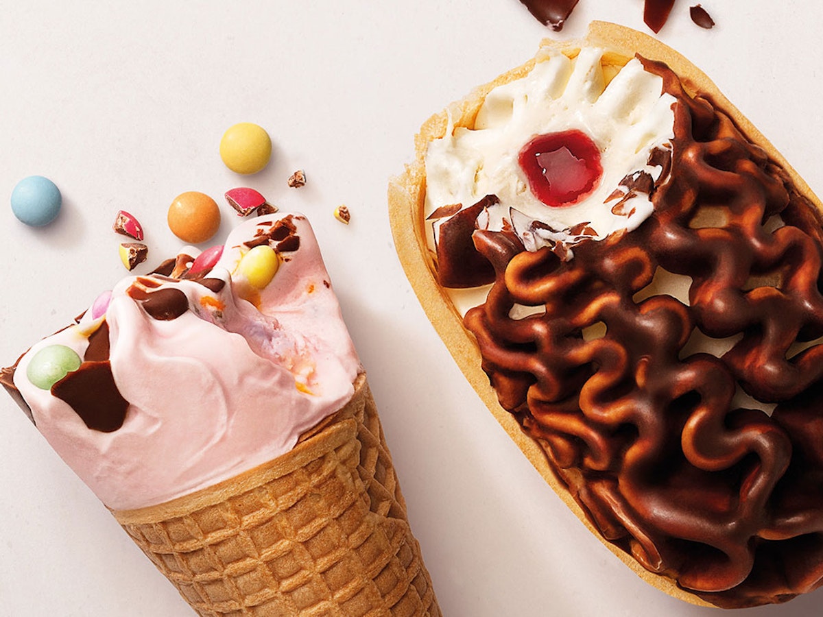 En bild en glasstrut och en glassbåt