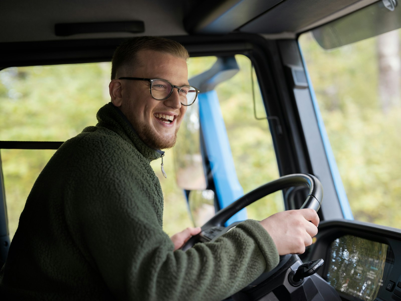 En glas lastbilschaufför