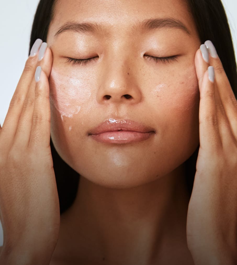 woman putting moisturizer on her face