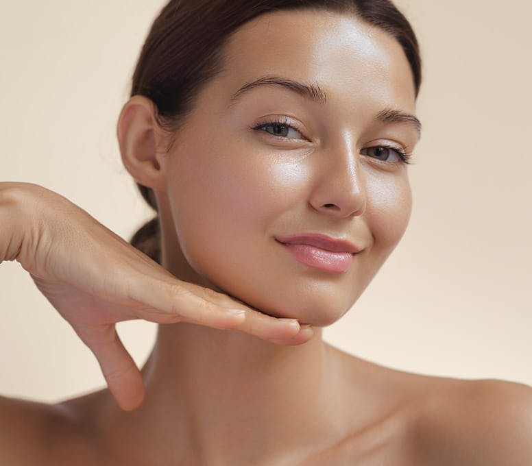 woman with her hand under her chin posing