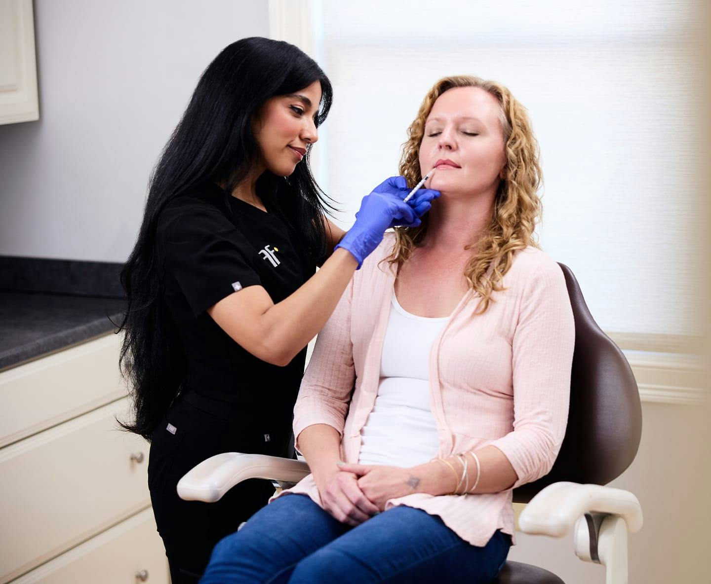 patient getting injection into her lip