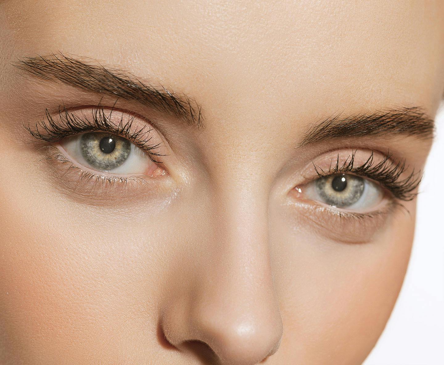 Close up of woman with green eyes