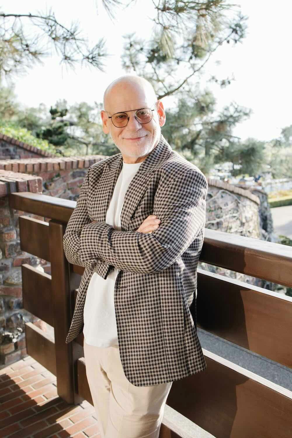 LA Weekly“THE ART OF TRANSFORMATION: HOW FACESPLUS’ DR. STEVEN COHEN IS REDEFINING REGENERATIVE PLASTIC SURGERY IN SOUTHERN CALIFORNIA.”