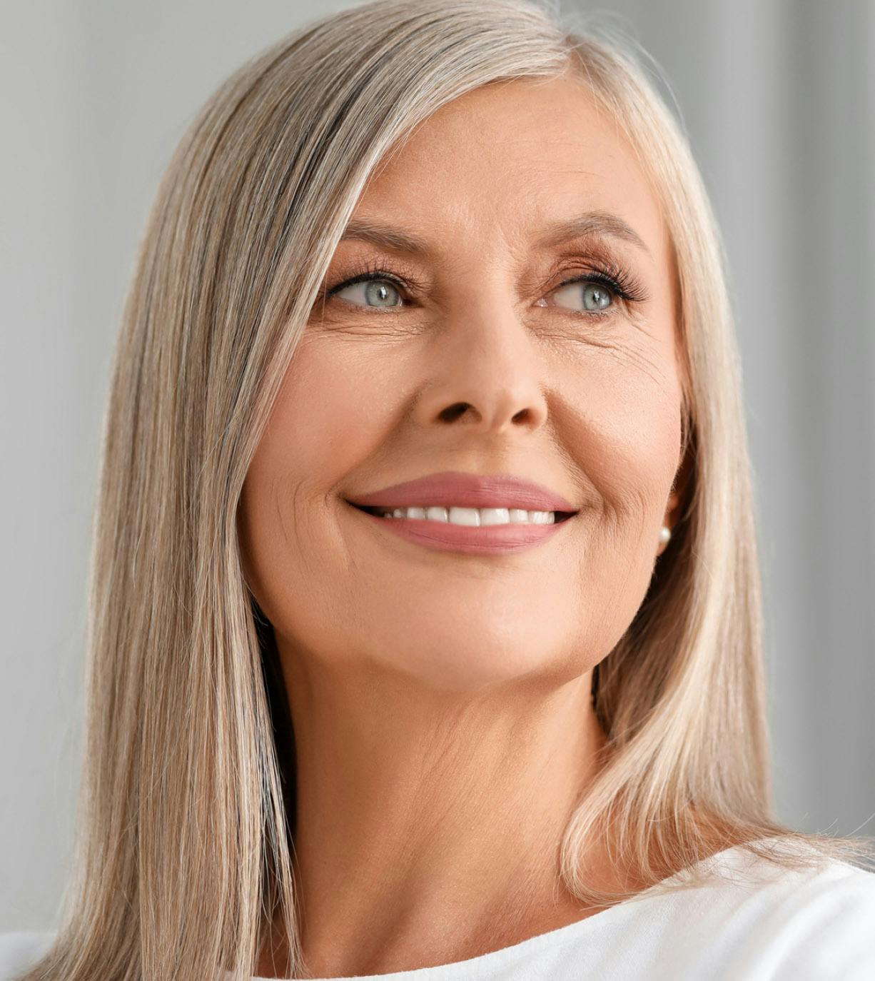 woman with long blonde/grey hair