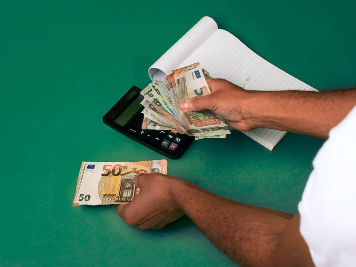 How much should I be saving per month? | Peaks