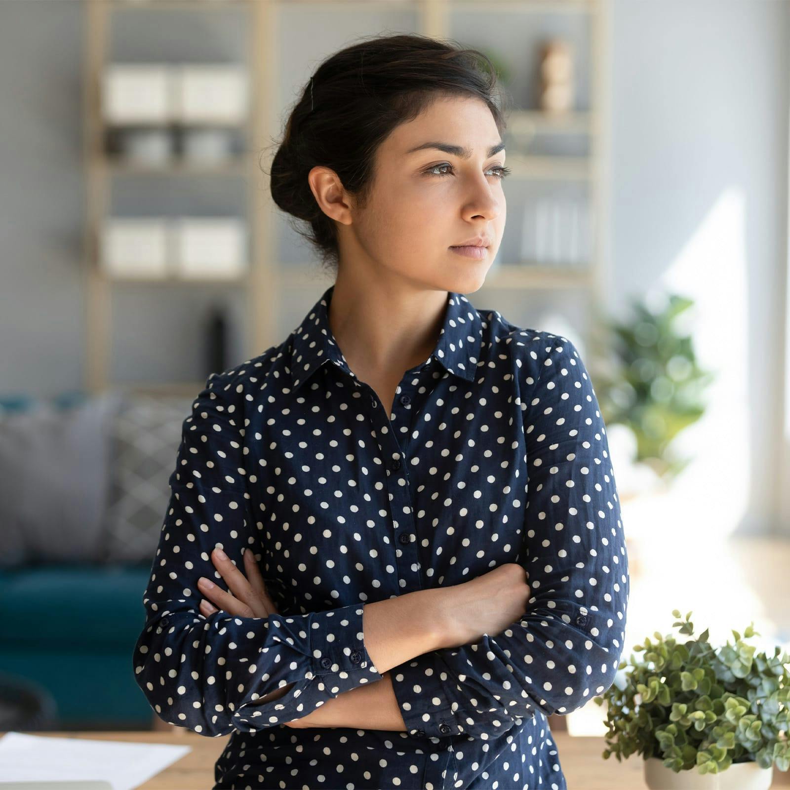 woman crossing her arms looking to the right
