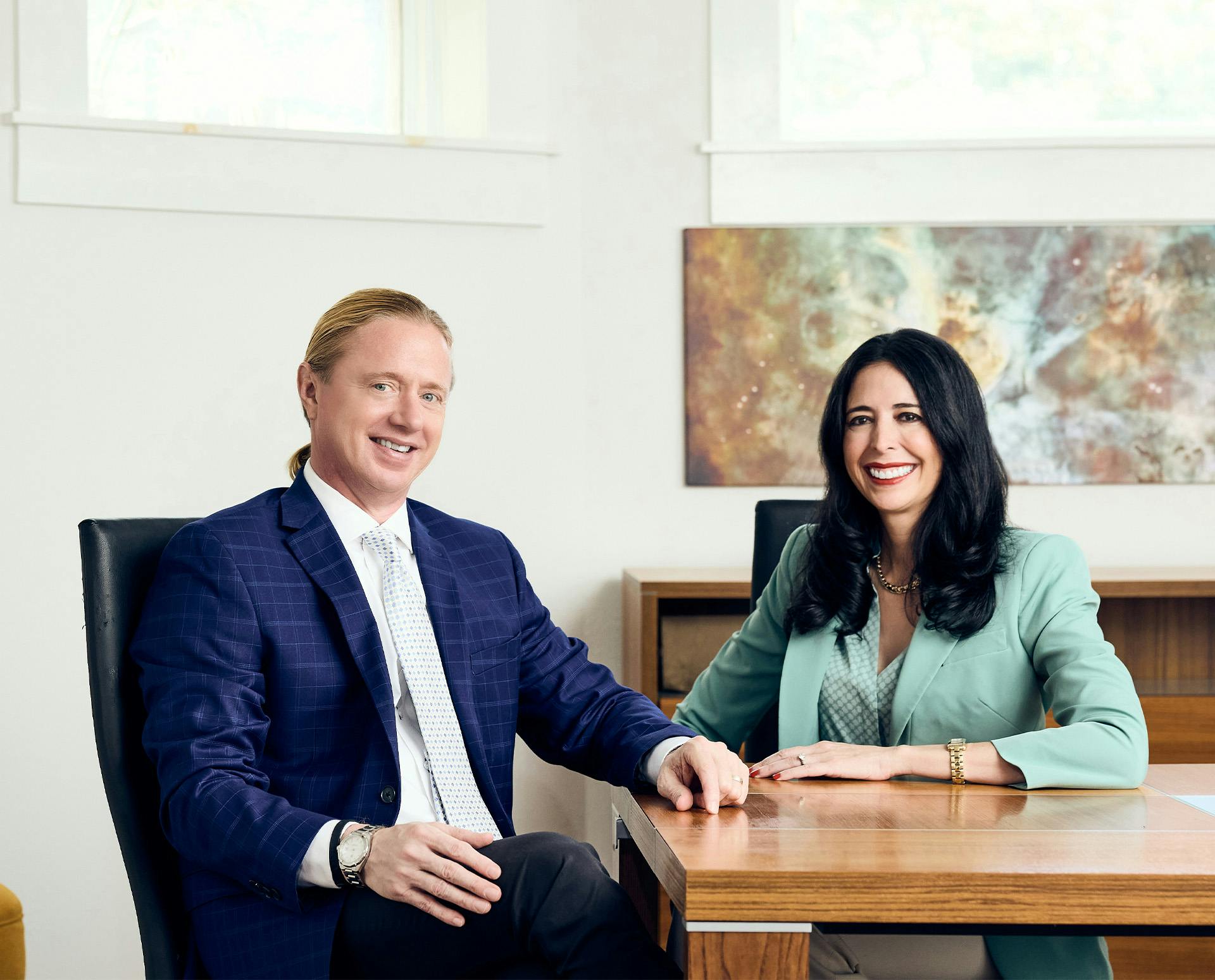 Hella and client smiling together at the table