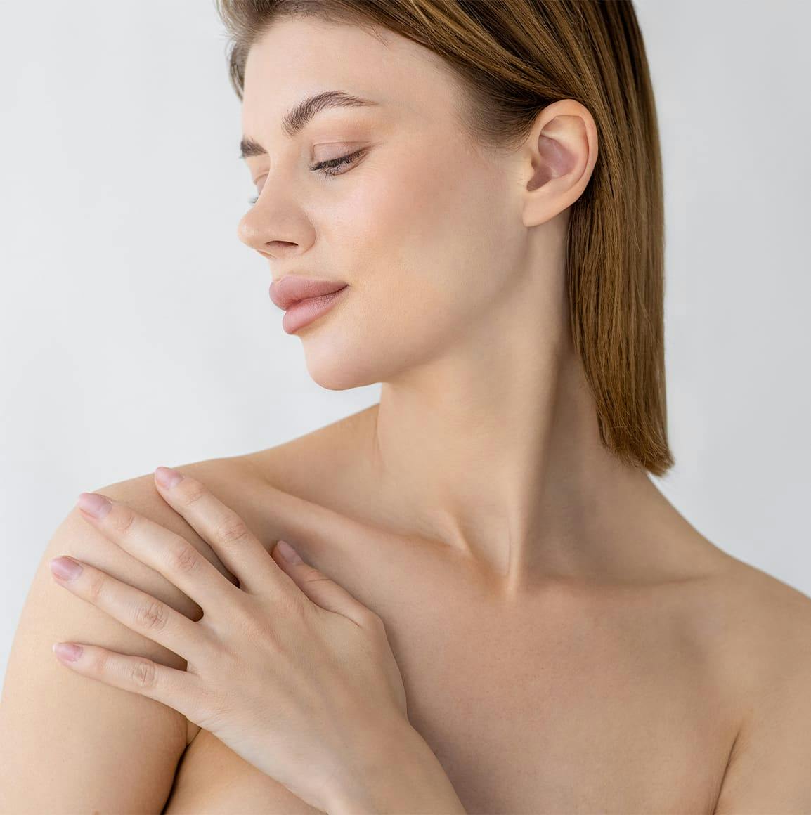 Woman touching shoulder