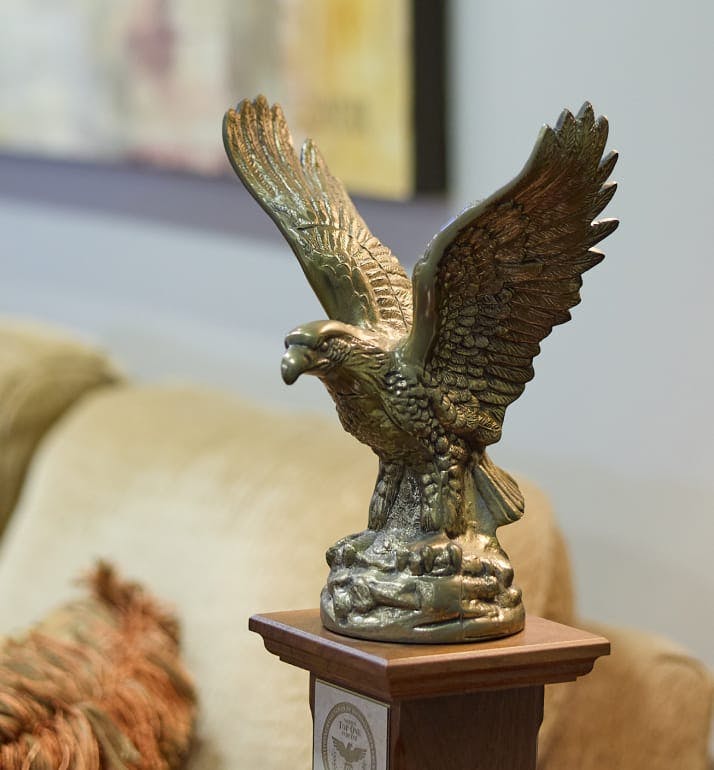 statue of a bald eagle