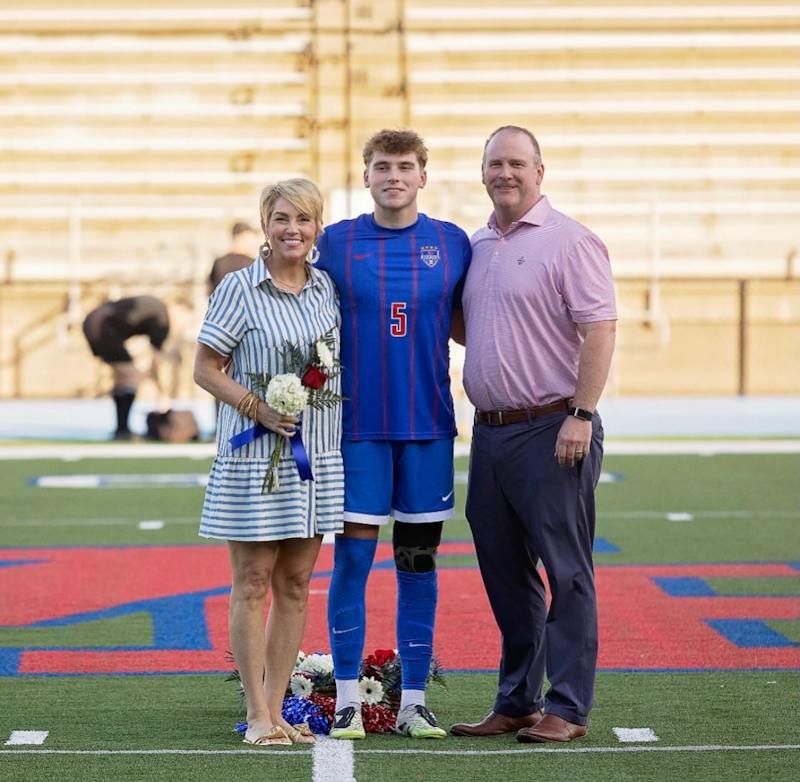 Erik Heninger's family posing for picture