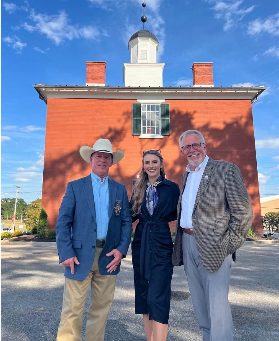 Anabel in front of the Alabama Courthouse