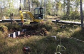 Regeneration of the Lörmoos raised bog: sheet pile walls prevent water runoff and thus improve the water balance of the bog—a key factor in restoration.
