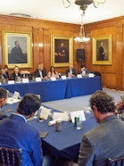 Teilnehmende an der Diskussion am Runden Tisch.