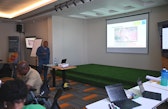 Dr. Boniface Kiteme stellt während des Co-Creation-Workshops in Nanyuki, Kenia, Arbeiten zum Gambella-Feuchtgebiet vor.