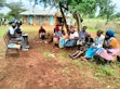 Bildunterschrift: Mitglieder der Frauengruppe Kiremu Kaichweri bei einer gemeinschaftlichen Kartierung in der Gambella-Mara-Landschaft.