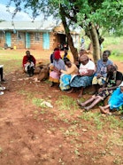 Bildunterschrift: Mitglieder der Frauengruppe Kiremu Kaichweri bei einer gemeinschaftlichen Kartierung in der Gambella-Mara-Landschaft.