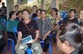 Ein Gespräch mit Angehörigen der indigenen Lua-Gemeinschaft im Dorf Nam Kwang, einer abgelegenen Berggemeinschaft in der Provinz Nan, Thailand