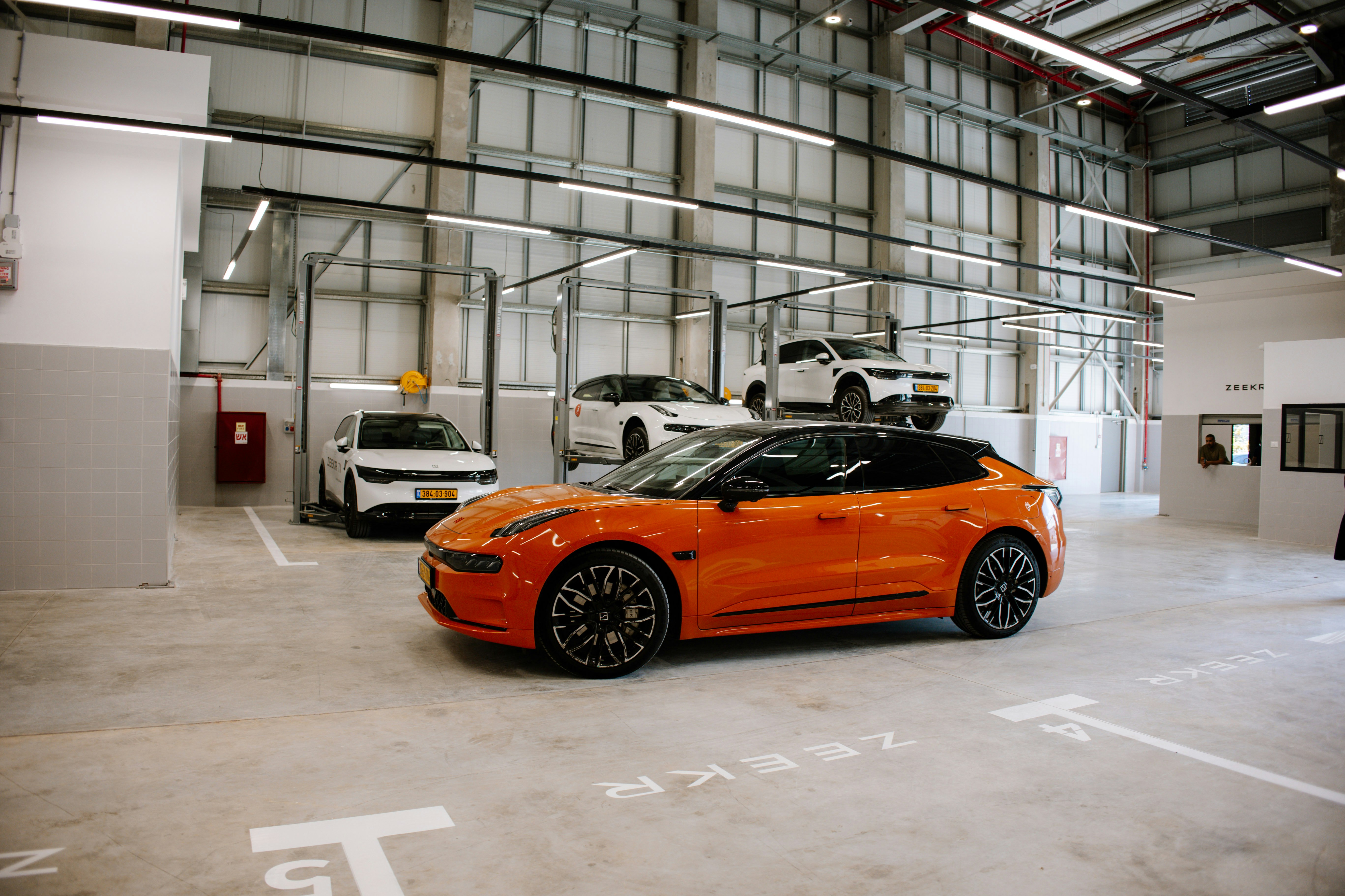 זיקר מציב סטנדרט שירות ראשון מסוגו בתחום הרכבים החשמליים בישראל, והוא מדהים