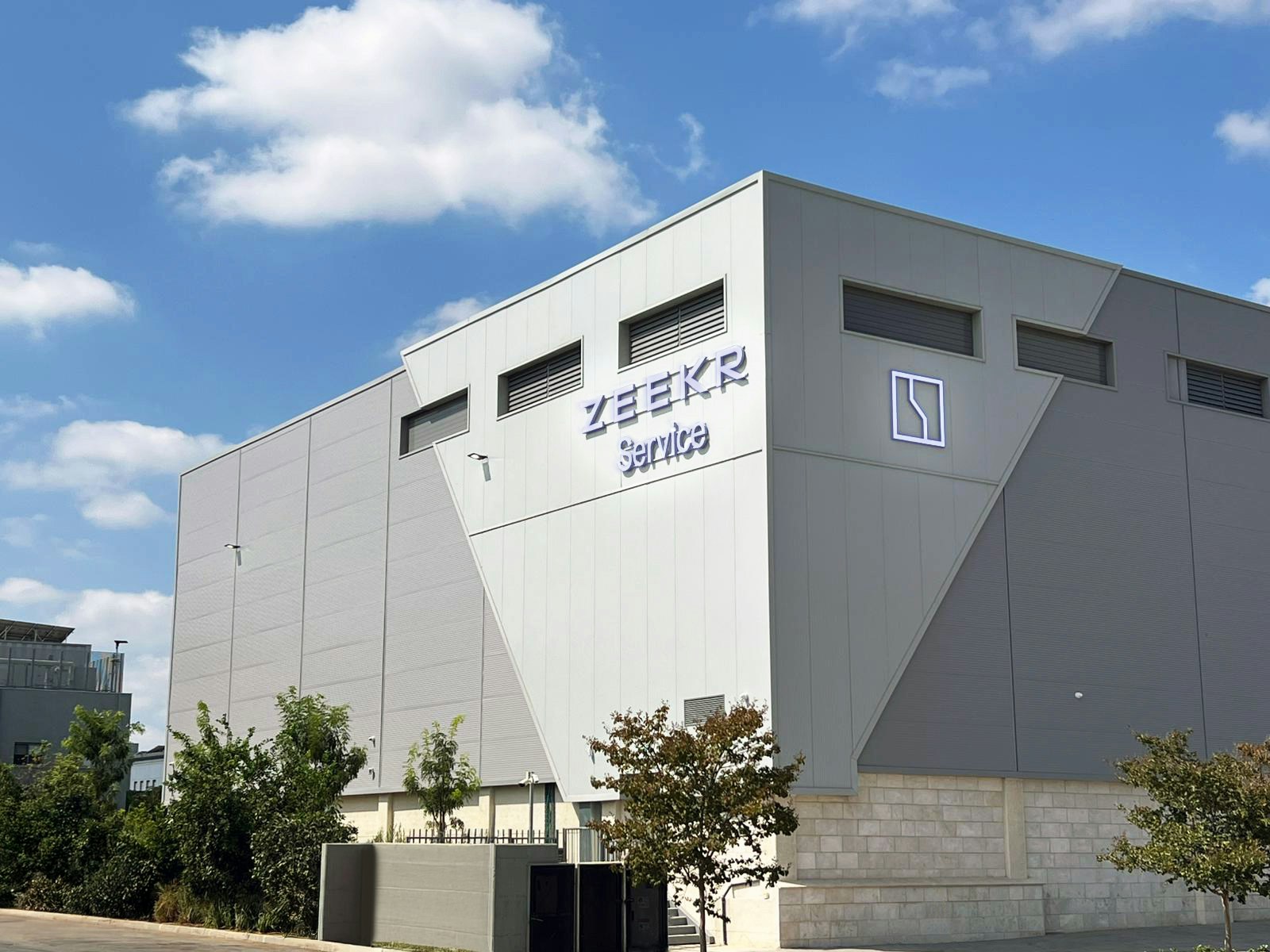 זיקר מציב סטנדרט שירות ראשון מסוגו בתחום הרכבים החשמליים בישראל, והוא מדהים