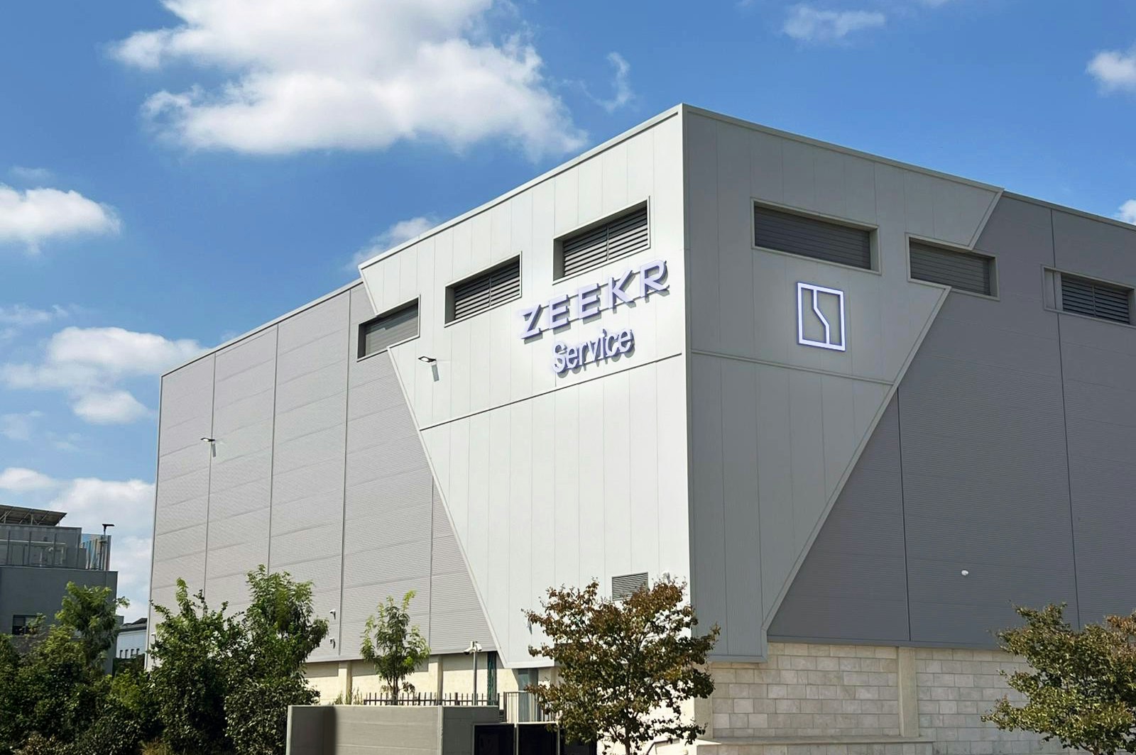 זיקר מציב סטנדרט שירות ראשון מסוגו בתחום הרכבים החשמליים בישראל, והוא מדהים