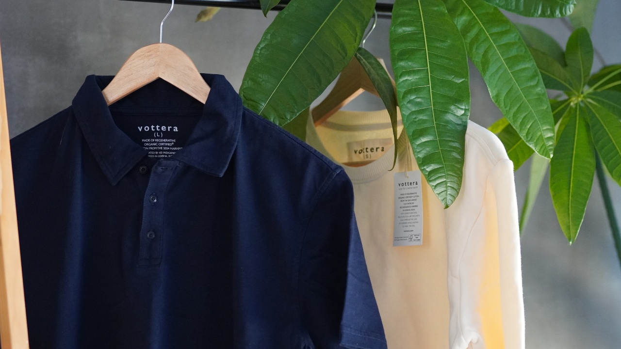 Vottera Clothes On a Clothes Rack