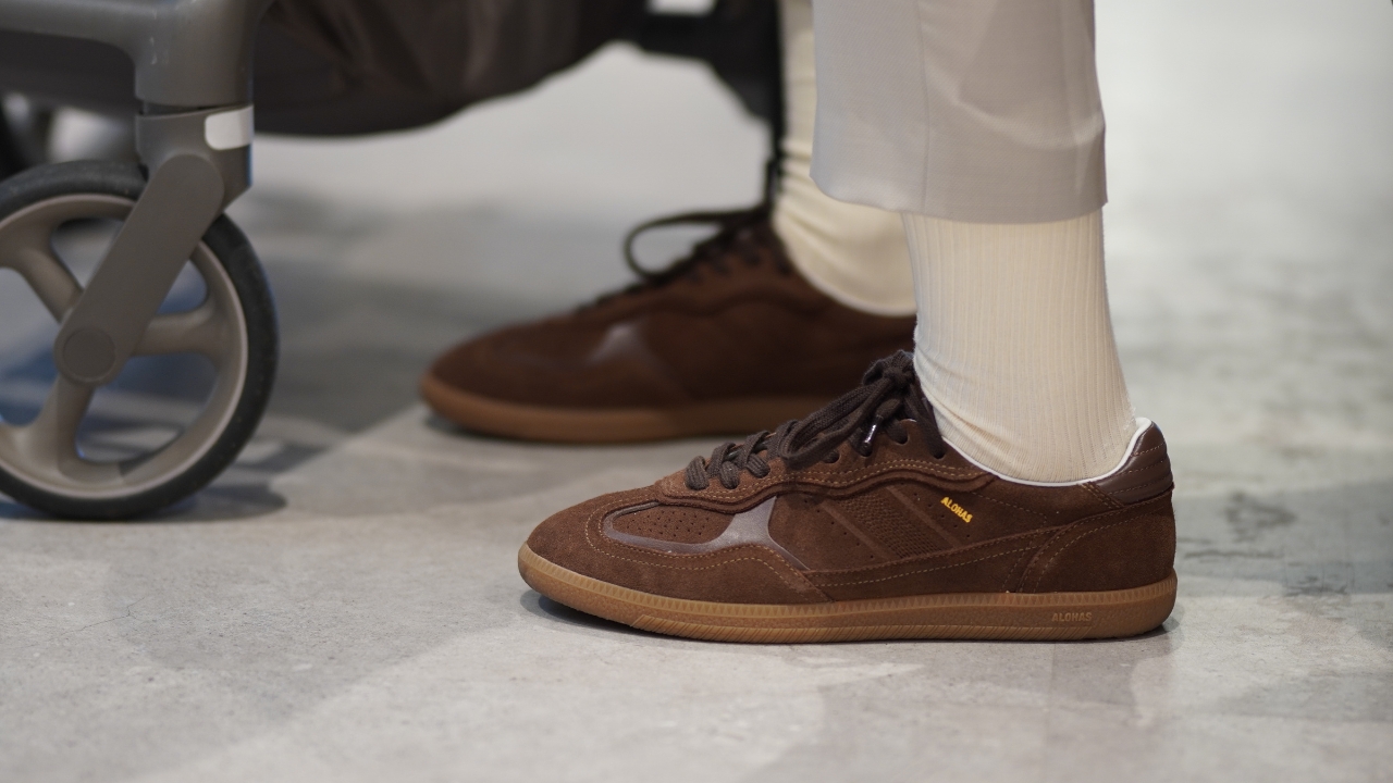 Wearing ALOHAS Sneakers