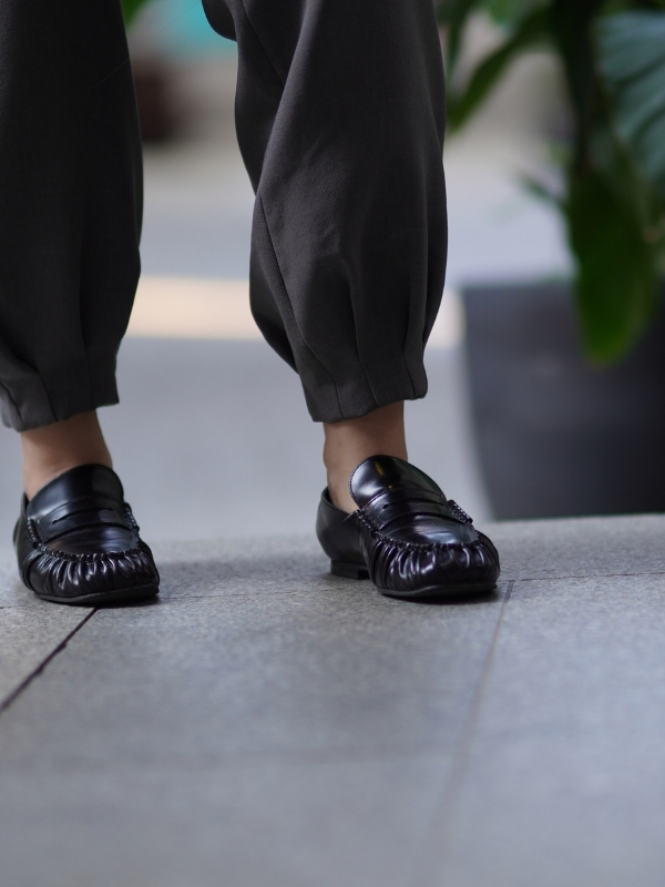 Wearing ALOHAS Shoes on the Street