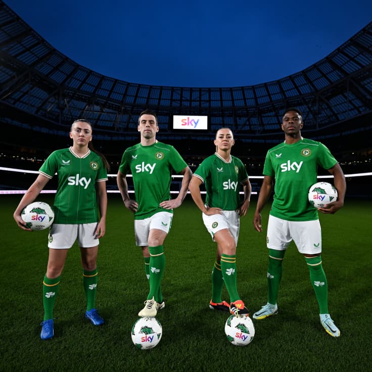 Players from the men's and women's Ireland National Team pose together in their uniforms
