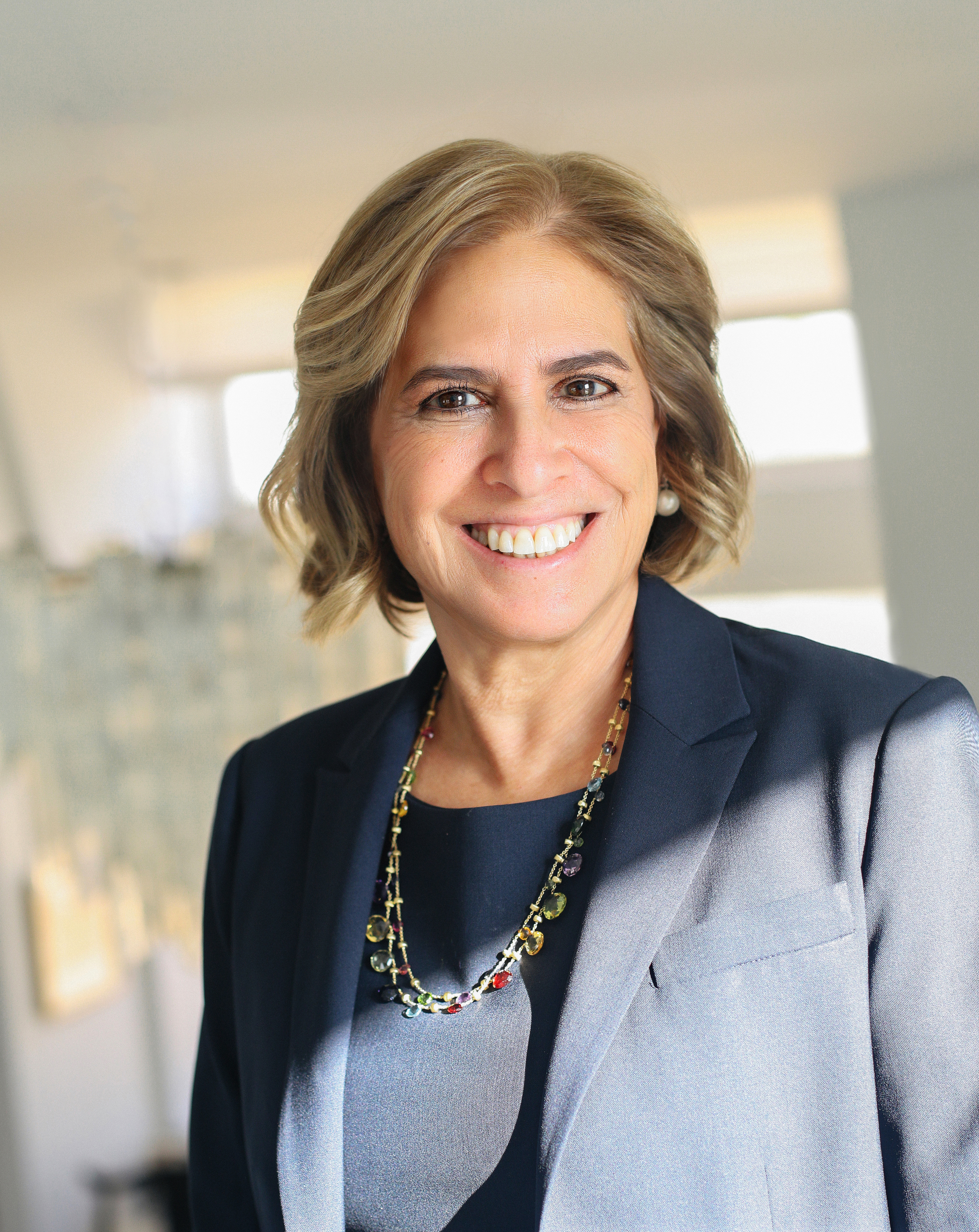 Headshot photo of Wendi Lazar