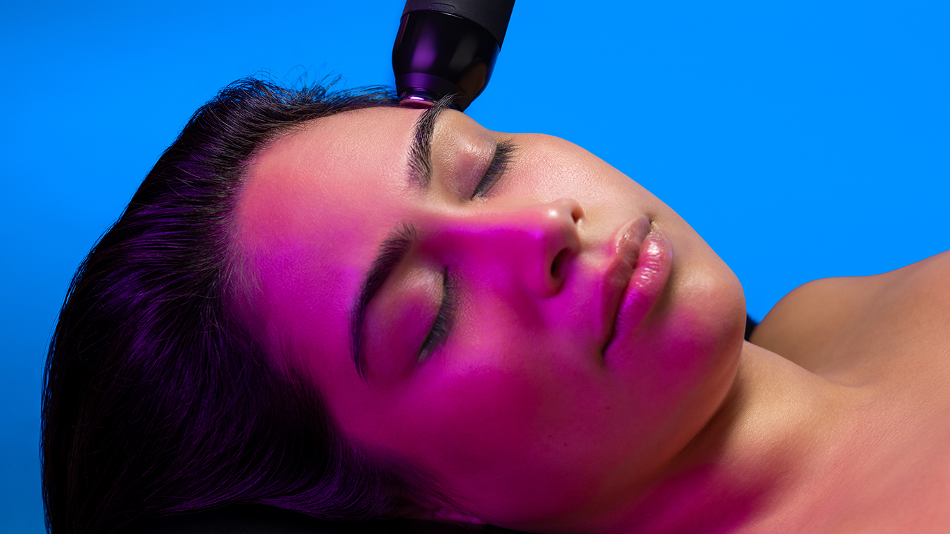 Guide to Facial Massage: Benefits & Step-By-Step Techniques
