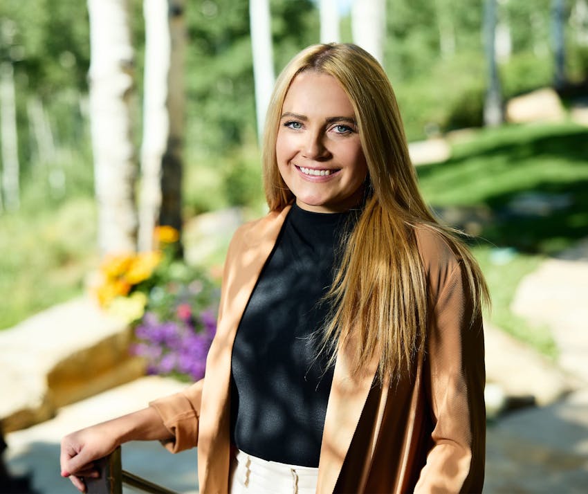 Woman with straight blonde hair