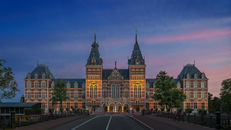 Het Rijksmuseum bij zonsondergang