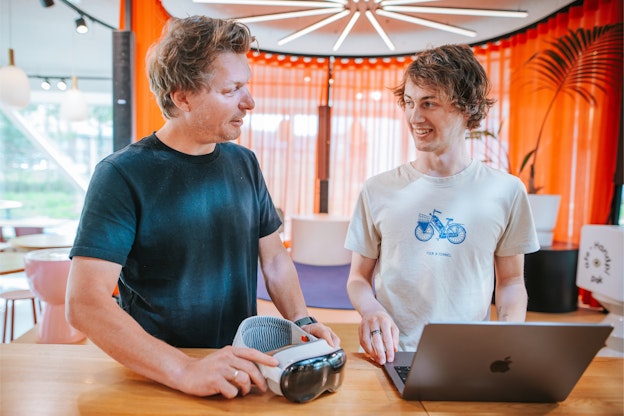 Sjoerd van Oosten (Co-founder Handpicked Agencies en creative director van het Handpicked Lab) en Jascha Huisman (creative technologist) Sjoerd van Oosten en Jascha Huisman van Handpicked Agencies