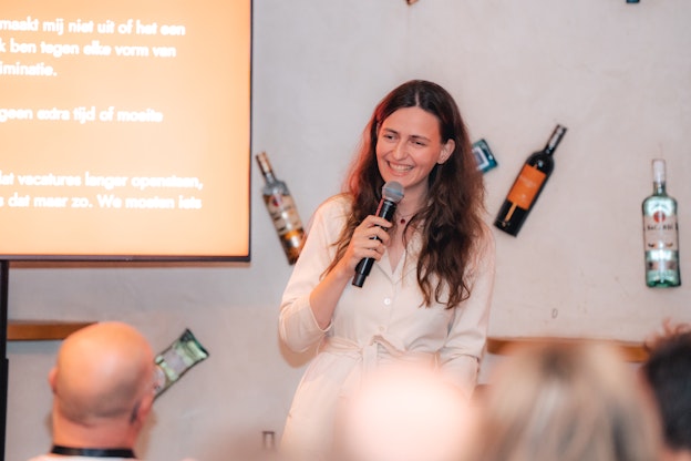 Gelijke beloning - Sophie van Gool presenteert